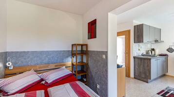 1 chambre, fer et planche Ă repasser, Wi-Fi gratuit, draps fournis