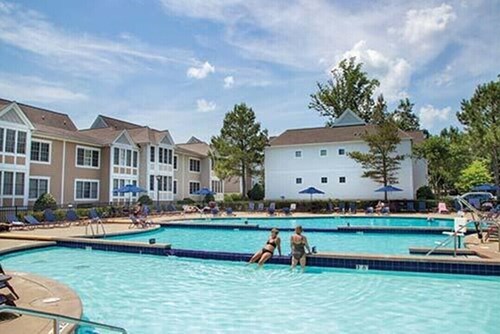 Beautiful 2/3 BR condo 5 minutes from Busch Gardens & Water Country: Jul 22-29
