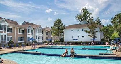 Beautiful 2/3 BR condo 5 minutes from Busch Gardens & Water Country: Jul 22-29