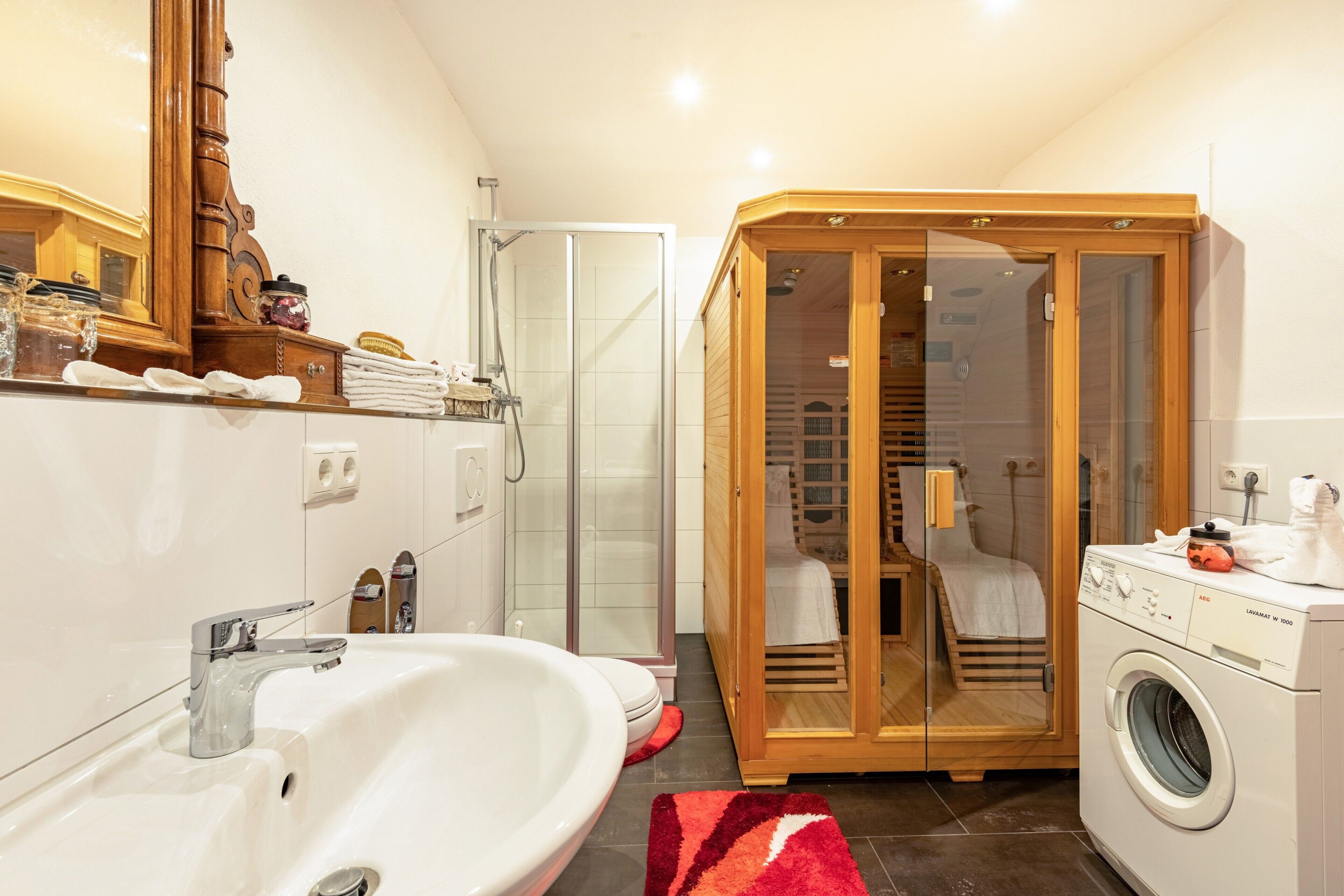 Douche, sèche-cheveux, serviettes fournies