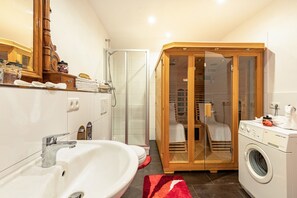 Shower, hair dryer, towels