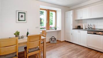 Kühlschrank, Ofen, Herdplatte, Geschirrspüler