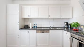 Kühlschrank, Ofen, Herdplatte, Geschirrspüler