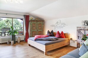 Free WiFi, bed sheets - Studio Apartment 'Aschaubichl - Wohnung Anemone' with Mountain View, Balcony and Wi-Fi (Grainau)