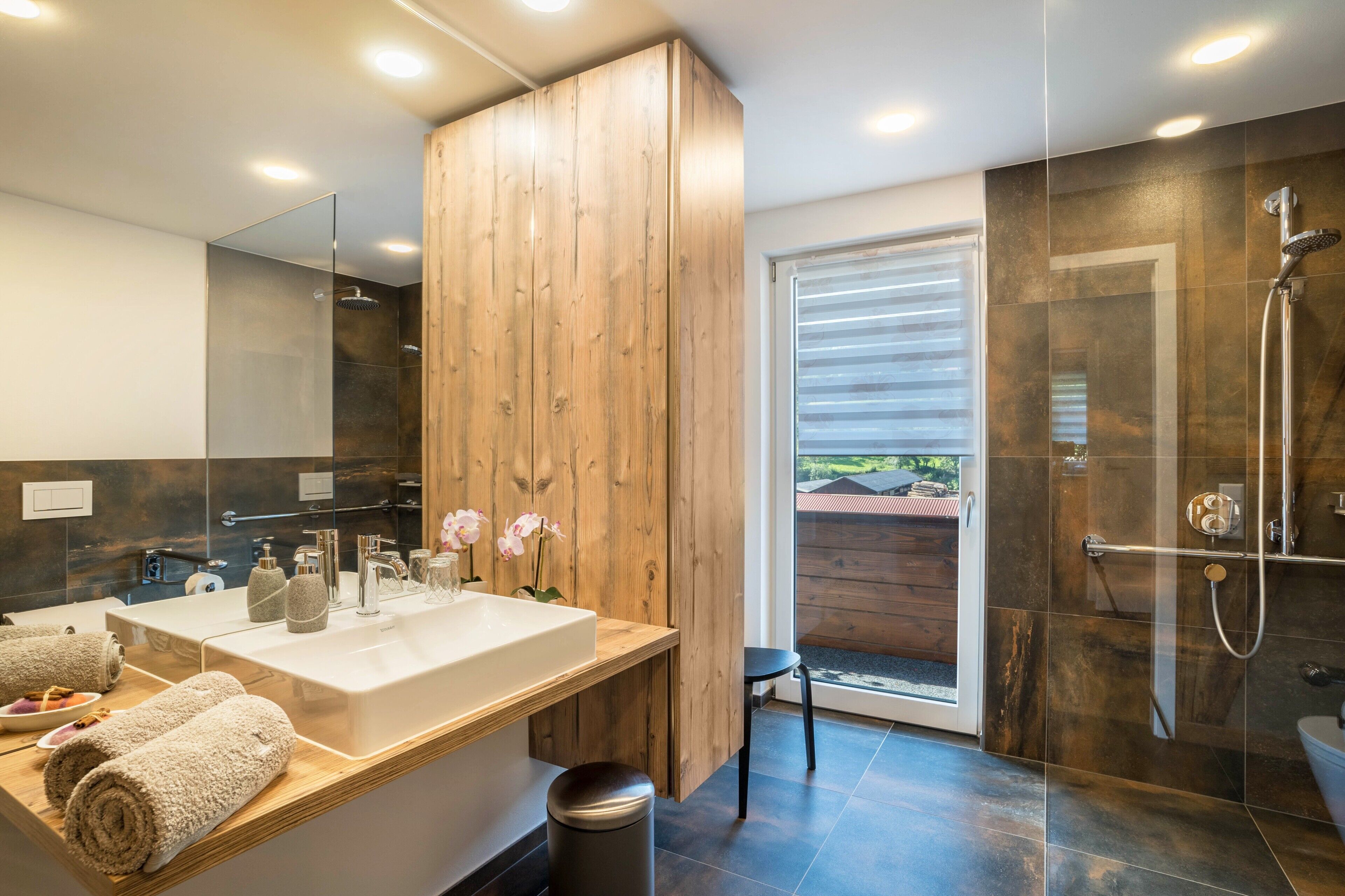Shower, free toiletries, hair dryer, towels