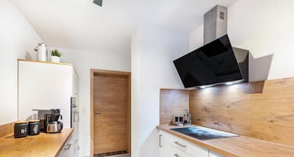 Holiday Apartment "Fuchsmichelhof 4" with Mountain View, Private Terrace & Wi-Fi