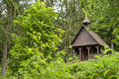 Holiday Apartment "Fuchsmichelhof 4" with Mountain View, Private Terrace & Wi-Fi