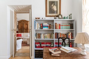 Interior - Holiday Home 'Cambanis Residence Mykonos Town' with Sea View, Wi-Fi and Air Conditioning (Mykonos)