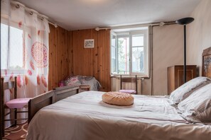 1 habitación, tabla de planchar con plancha y wifi gratis 