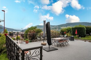 Outdoor dining - Studio Nivolet with WiFi: City and Lake View – Ideal for Couples with Children (Gérardmer)