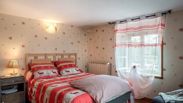 1 bedroom, iron/ironing board, free WiFi