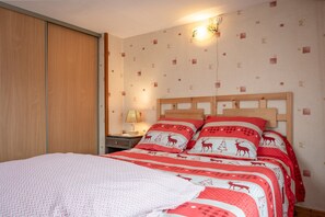 1 bedroom, iron/ironing board, free WiFi - Studio Margeriaz with WiFi: Panoramic View of the City and Lake – Ideal for Couples with Children (Gérardmer)