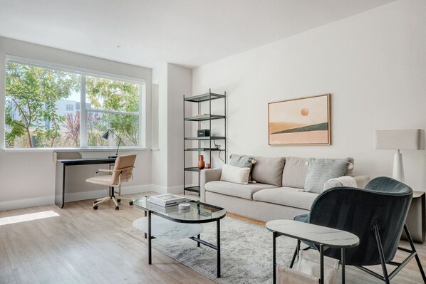 Fernseher, Stereoanlage