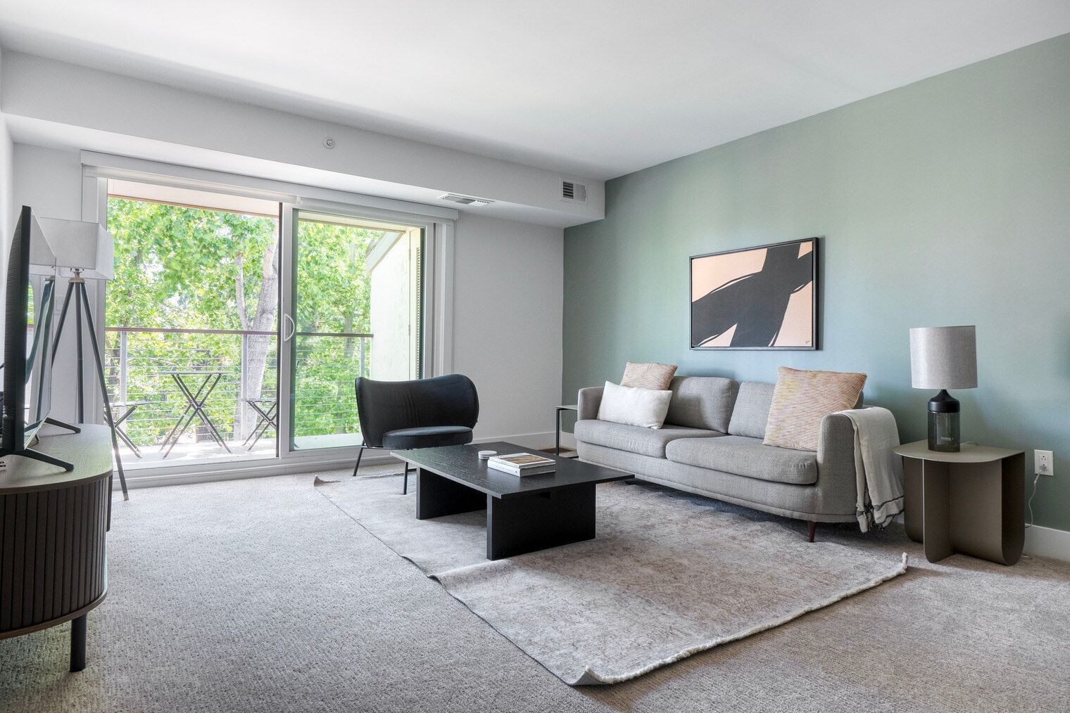 Charming Menlo Park 1BR w/ Gym & Pool, nr Shops, by Blueground