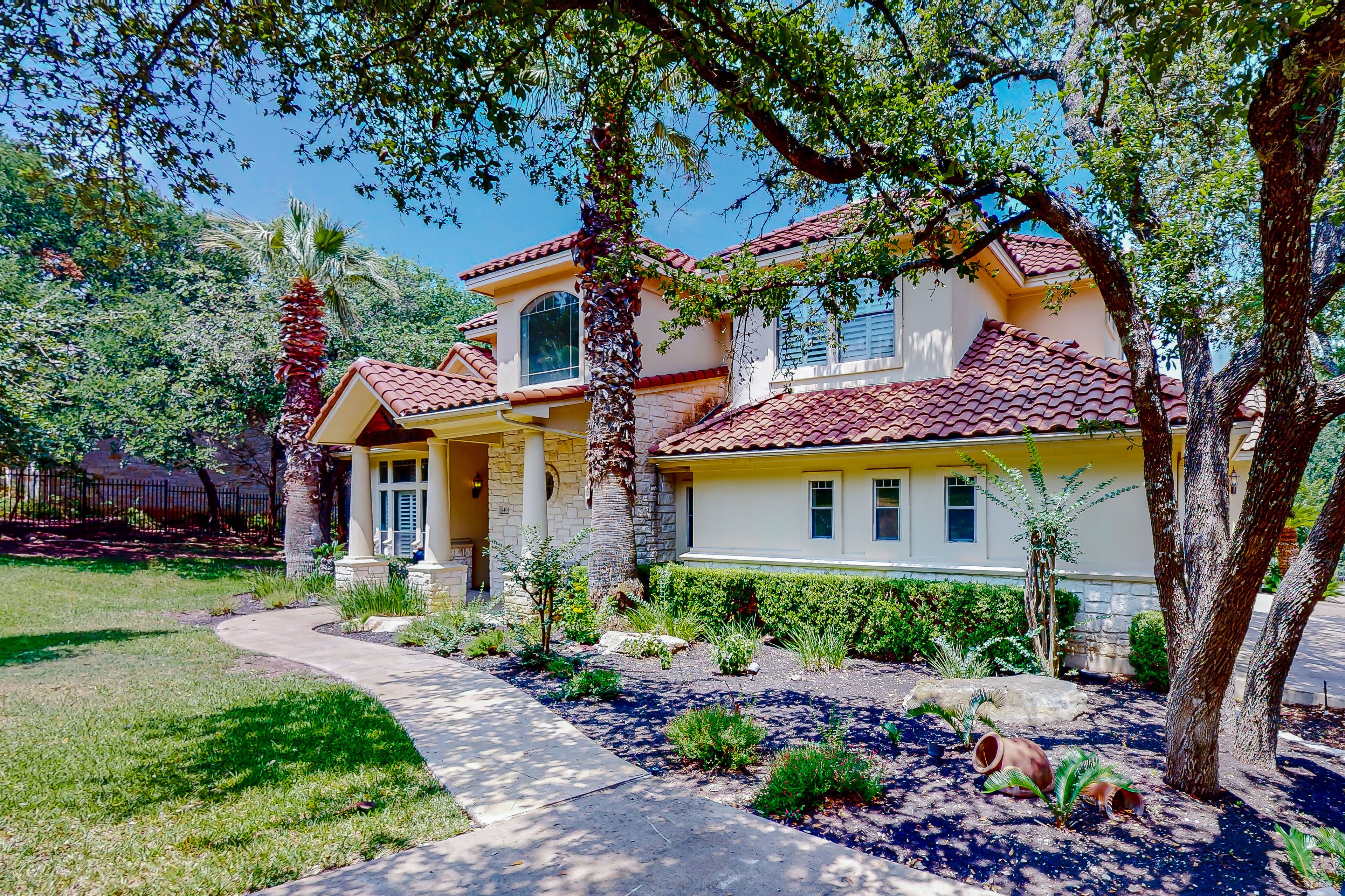 Whispering Palms | House in Lakeway with a private pool & hot tub