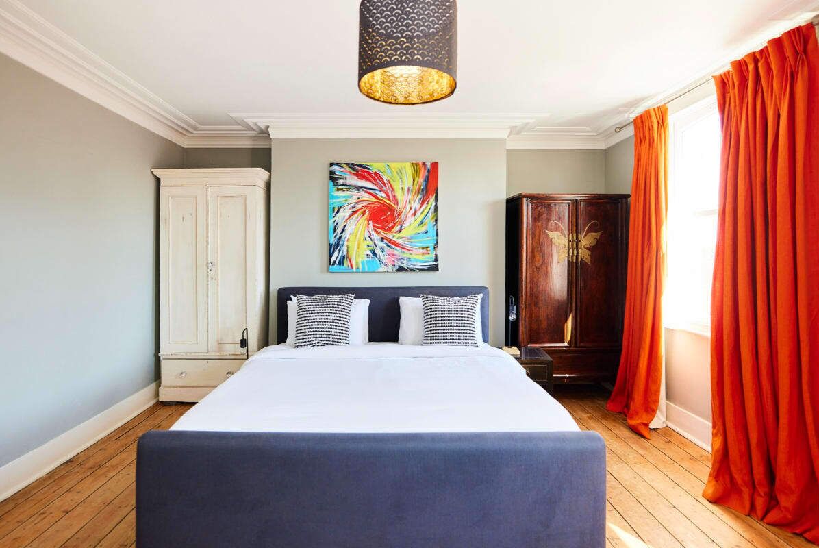 3 bedrooms, laptop workspace, iron/ironing board, free WiFi