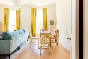 Appartement (3 Bedrooms) | Coin séjour