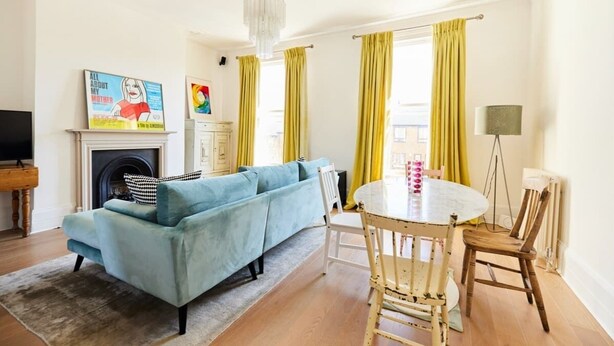 Leilighet (3 Bedrooms) | Oppholdsområde