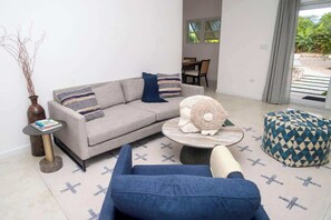 TV, offices - The Mastic Sunnyhill LUXE Cottage on North Side (North Side)