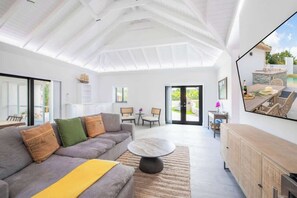 TV, stereo, offices - The Mastic Cana LUXE Cottage & Pool on North Side (North Side)