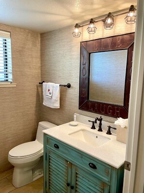 Bathtub, hair dryer, towels, shampoo - Deluxe Oceanview Villa-Seascape Resort 2/2! (Aptos)