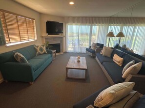 TV, fireplace, DVD player, offices - Deluxe Oceanview Villa-Seascape Resort 2/2! (Aptos)