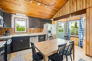 Fridge, microwave, oven, stovetop - Modern w Mountain Views, Hot Tub, Deck & Fire Pit (Berkeley Springs)