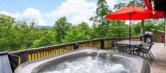 Modern w Mountain Views, Hot Tub, Deck & Fire Pit