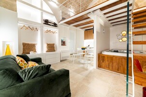 Casa | 1 camera, una scrivania