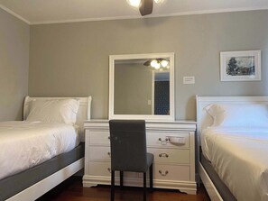 2 bedrooms, desk, iron/ironing board, WiFi