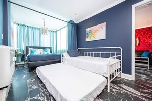1 chambre, bureau, fer et planche à repasser, Wi-Fi