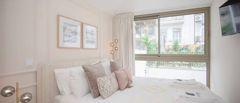 2 dormitoris, planxa i posts de planxar, wifi i roba de llit