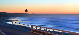 Oceanside Haven: With Fire and lake views.