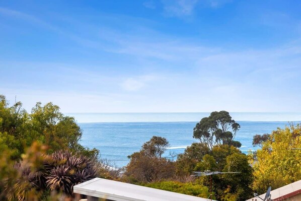 View from property - Surf and Sea Torquay, 650m to beach (Torquay)
