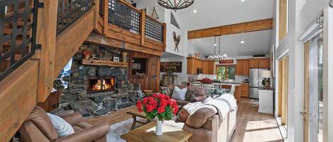 Een smart-tv en een open haard