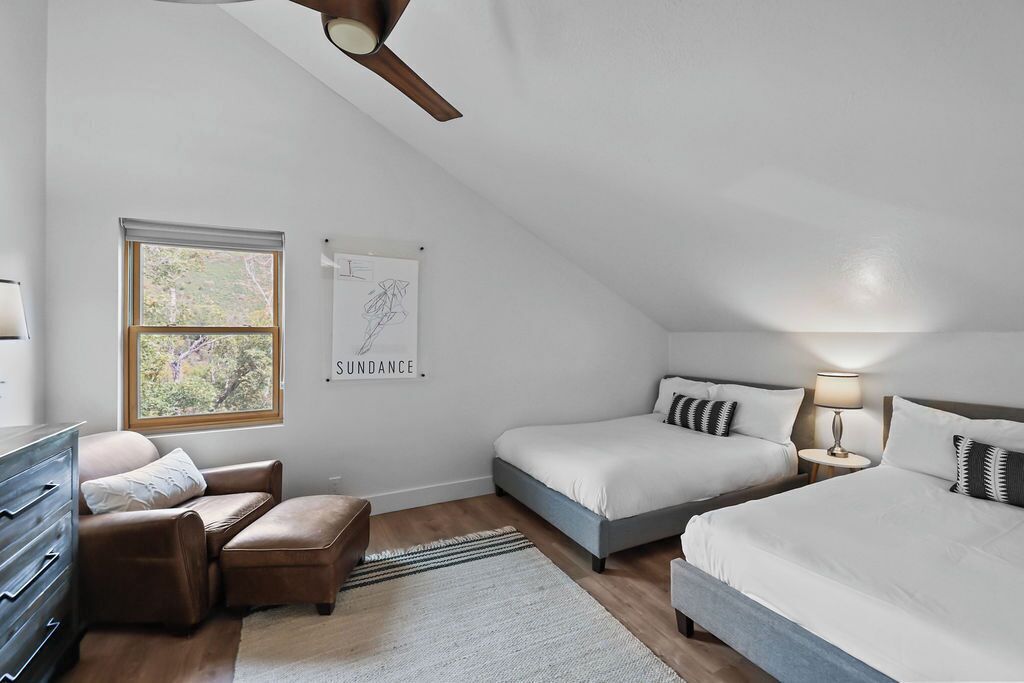 5 habitaciones, tabla de planchar con plancha y cuna de viaje 