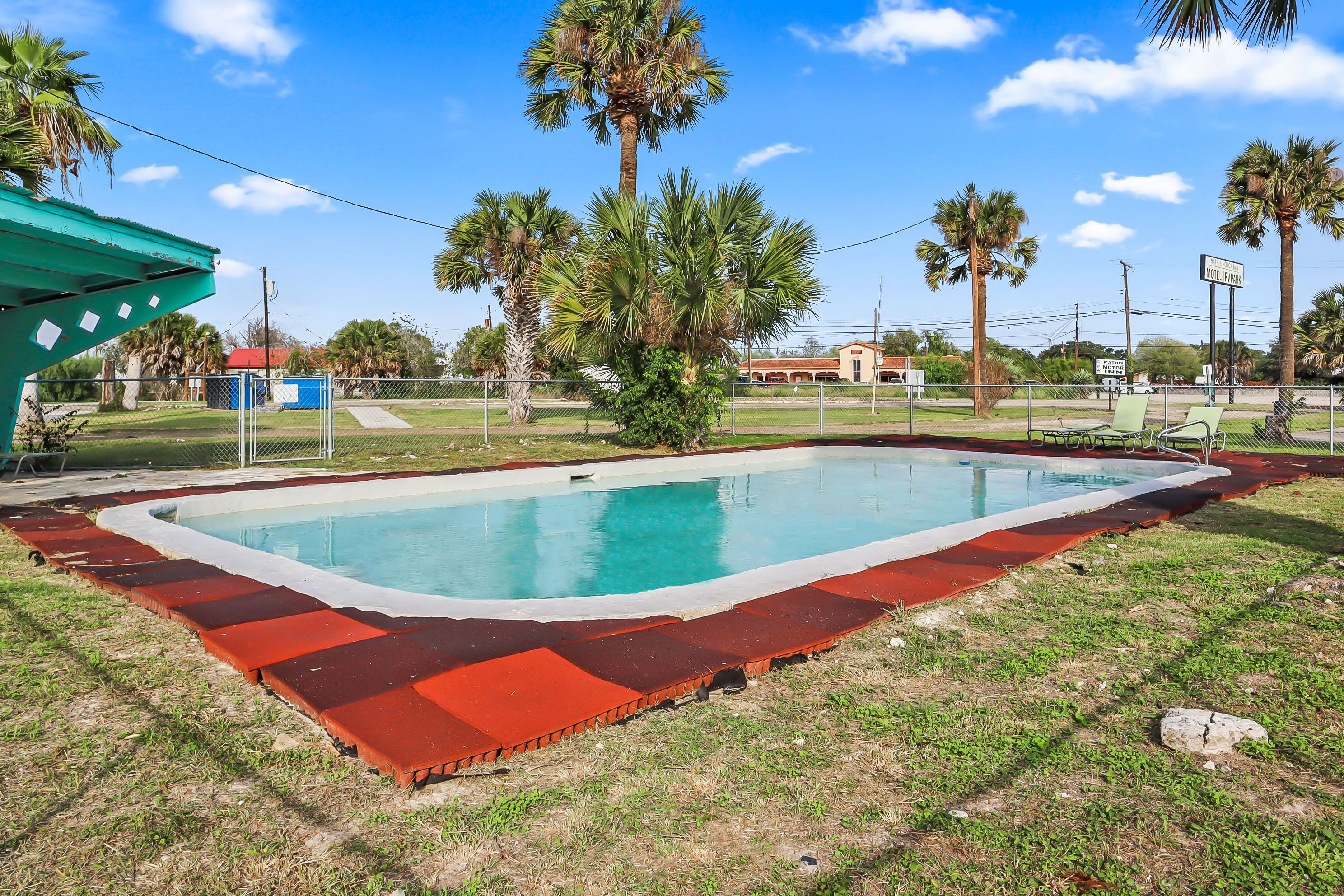 حمّام سباحة خارجي موسمي