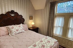 1 bedroom, desk, free WiFi, bed sheets