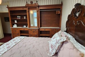 1 bedroom, desk, free WiFi, bed sheets