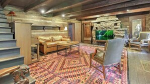 Unclassified image, 2 of 16, button - The City Cabin - Unique and Historic! (Columbus)