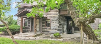 The City Cabin - Unique and Historic!