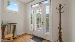 Interior - The Urban Oasis - 3 BR - Great Location (Columbus)