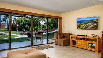 Condo, 1 Queen Bed (Keauhou Punahele#D-103) | Living area