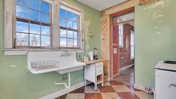 Fridge, microwave, coffee/tea maker, cookware/dishes/utensils