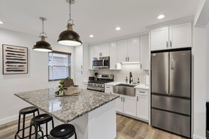 Private kitchen - The Worthington - 3 BR and Parking (Columbus)
