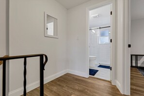 Interior - The Worthington - 3 BR and Parking (Columbus)