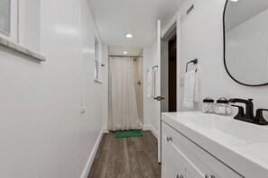 Shower, hair dryer, towels