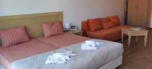 1 habitación, tabla de planchar con plancha, wifi y ropa de cama 