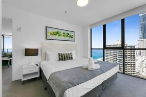 2 bedrooms, iron/ironing board, WiFi, bed sheets - Wonderful 2-Bed with Pool, Gym & Scenic Views (Surfers Paradise)