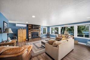 TV, fireplace, DVD player, offices